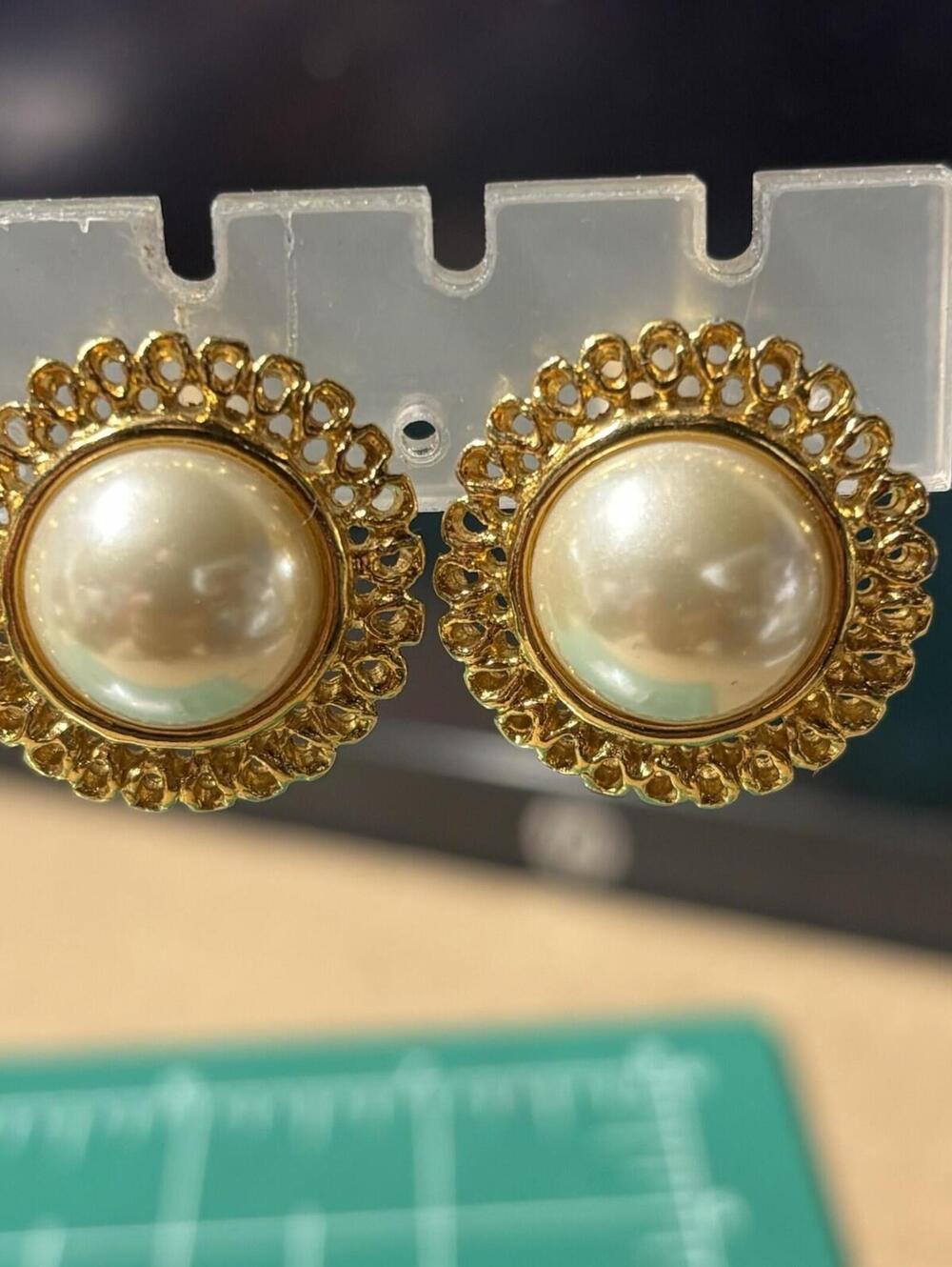 Vtg Napier Gold Tone Faux Pearl Button Earrings Chunky Filigree Halo Statement